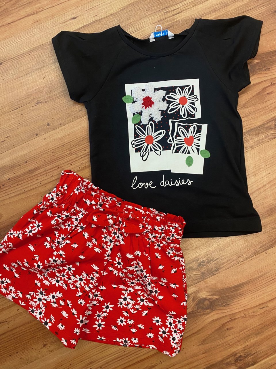 MAYORAL GIRLS CLOTHING  3071 /3210 BLACK APPLIQUE TEE AND RED FLORAL PRINTED JERSEY SHORTS SET  7YRS ONLY